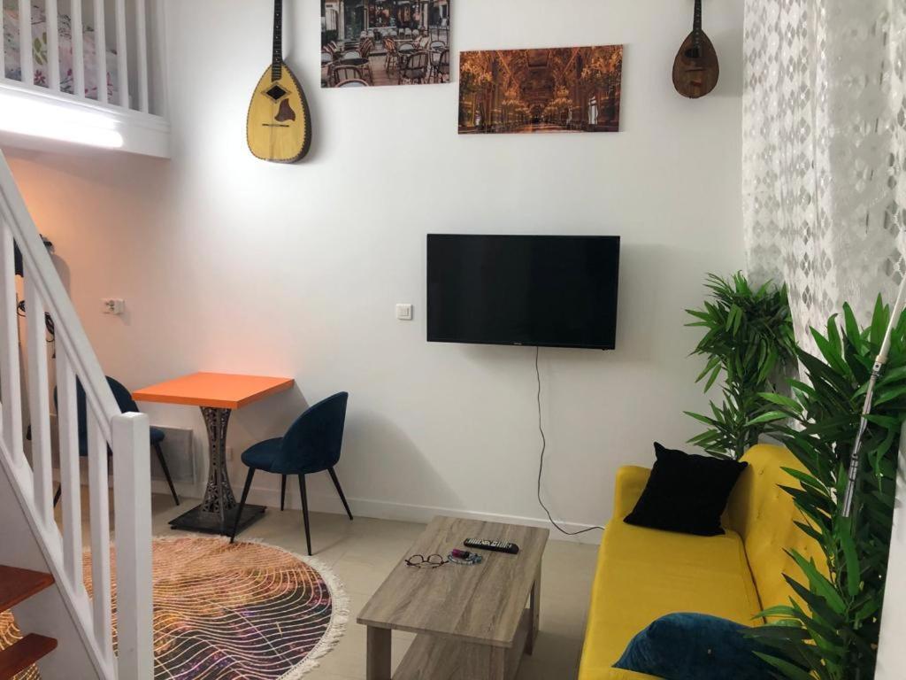 Studyo Cosy 400 Metre Sacre Ceour Apartment Paris Luaran gambar